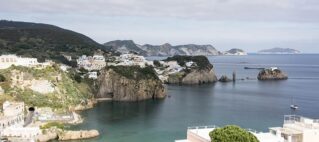 7 Isole Italiane Poco Conosciute per una Vacanza Soleggiata e Lontana dalla Folla: Guida Sorprendente e Autentica