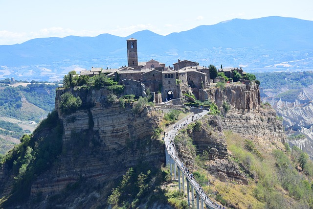Civita di Bagnoregio in un giorno: cosa vedere, dove mangiare e itinerario perfetto